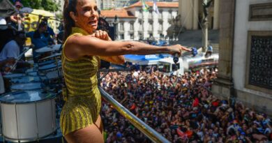 Mais de 500 mil foliões acompanham megabloco de Ivete Sangalo