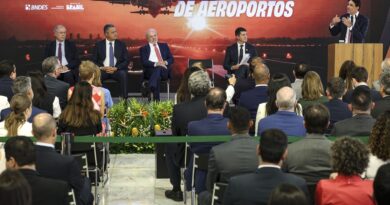 Ministro celebra anúncio de R$ 5,7 bi para ampliar aeroportos no país