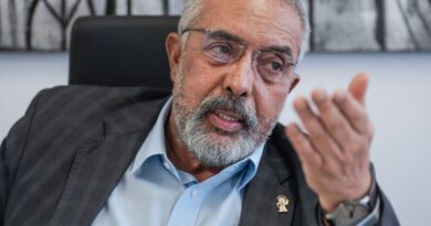 Não há mais razão para manter escala 6x1 e jornada de 44h, diz senador