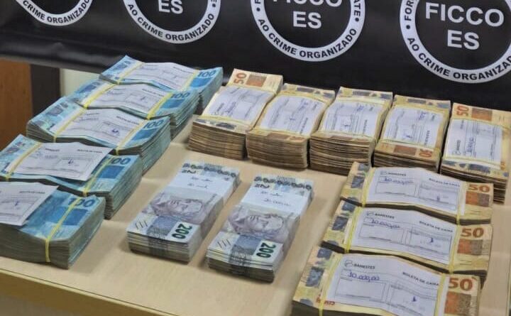 Polícia Federal apreende sacola com R$ 220 mil em dinheiro vivo com mulher no ES