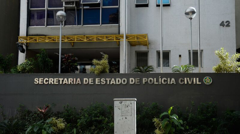 Polícia apreende bombas caseiras e diz que grupo faria atentado no Rio