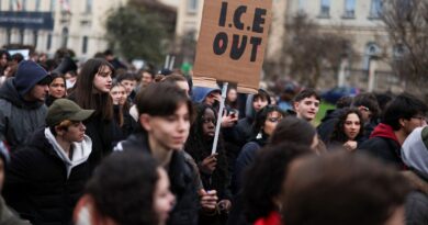 Protestos contra ICE ocorrem em Milão antes da abertura da Olimpíada