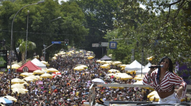SP: Agrada Gregos é destaque deste sábado; veja progrmação de blocos