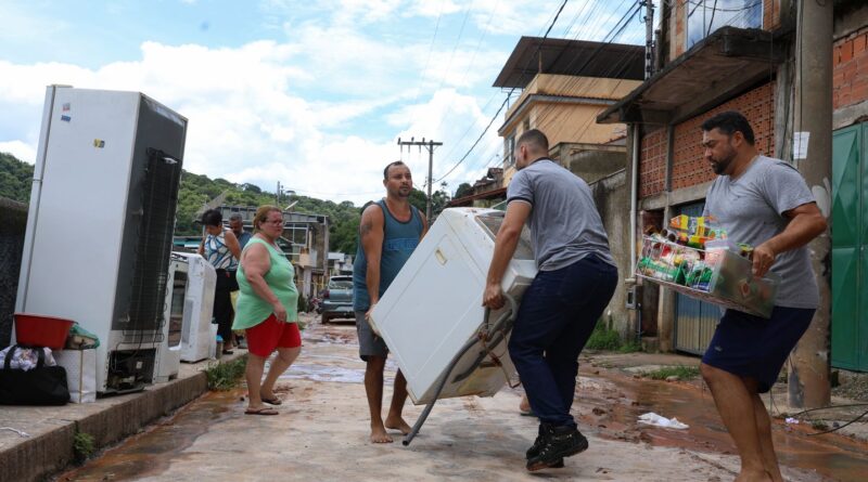 Saúde envia equipes do SUS para áreas atingidas pela chuva em Minas