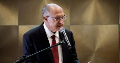 Alckmin deixará ministério em abril, mas seguirá como vice