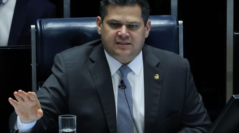 Alcolumbre mantém sessão da CPMI do INSS que quebrou sigilo de Lulinha