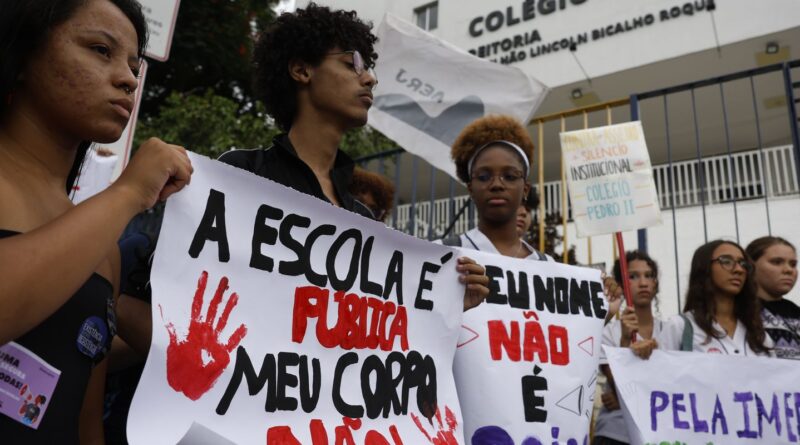 Alunos do Pedro II pedem aulas para enfrentar a violência de gênero