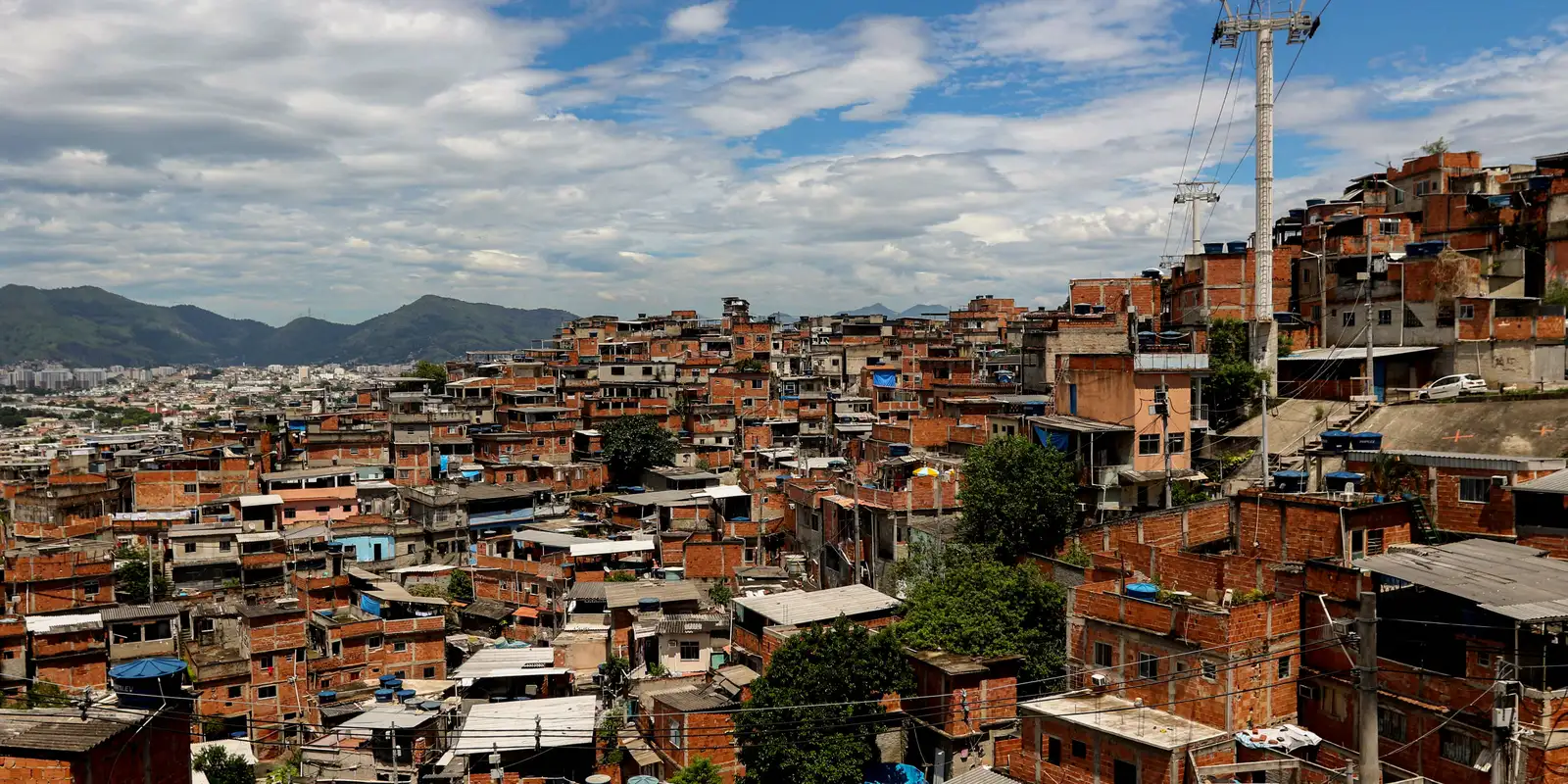 Área ocupada por favelas quase triplicou em 40 anos no Brasil