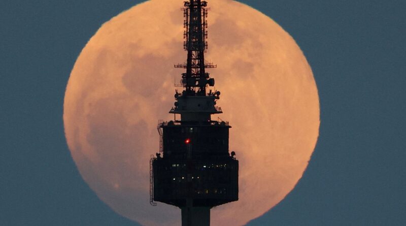 Começou na madrugada de hoje o fenômeno da Lua de Sangue