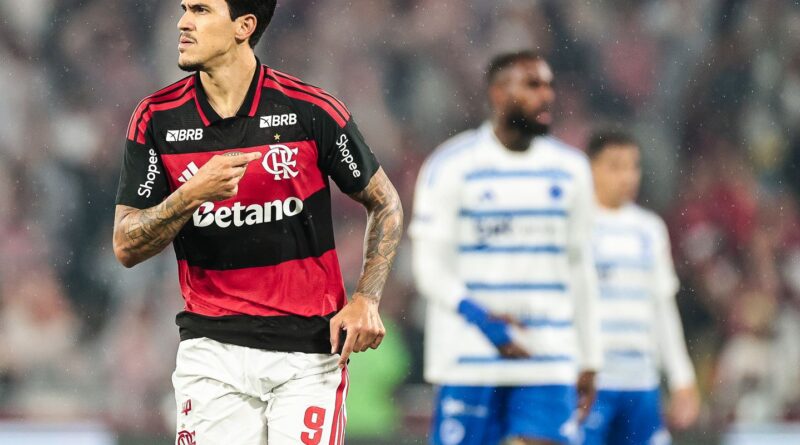 Flamengo vence Cruzeiro com gols de Pedro e Carrascal
