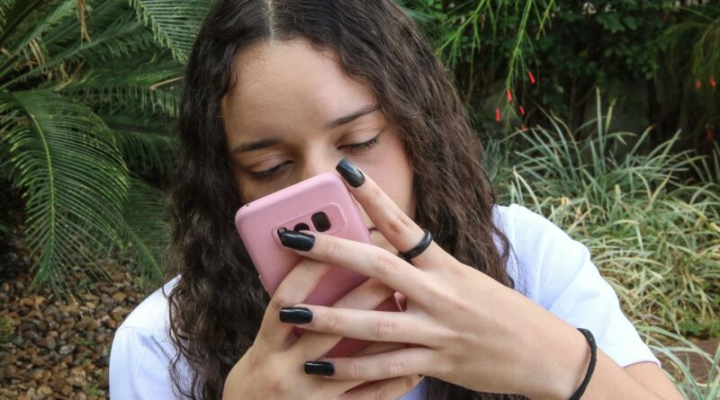 Guia orienta sobre como abordar violência de gênero nas redes sociais