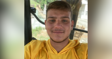 Jovem morre após carro bater em cerca e capotar na ES 220 em Vila Pavão