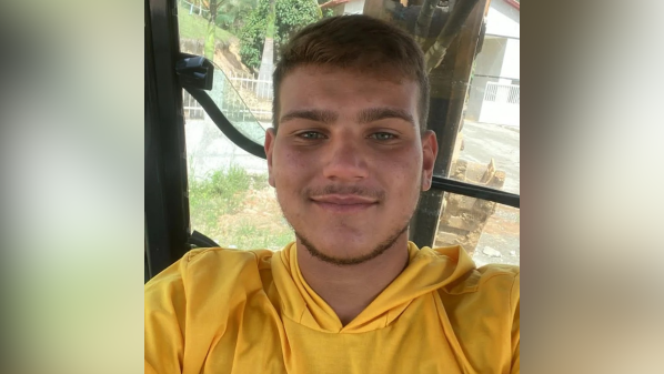 Jovem morre após carro bater em cerca e capotar na ES 220 em Vila Pavão