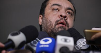 Ministro suspende julgamento que pode cassar governador do Rio