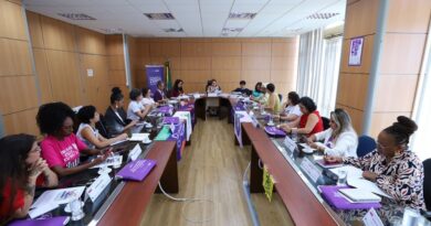 Movimento feminista protesta contra escala 6x1 e violência global