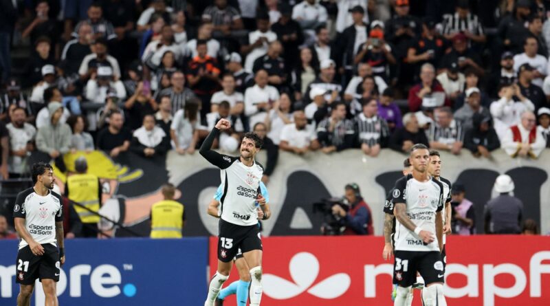 Corinthians derrota Santa Fe e segue 100% na Copa Libertadores