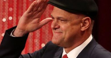 Família se despede de Oscar em cerimônia reservada de cremação