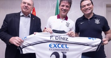 Fernando Diniz é anunciado como novo técnico do Corinthians