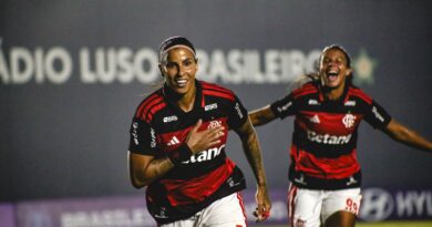Flamengo derrota Vitória e fica perto de líderes no BR Feminino