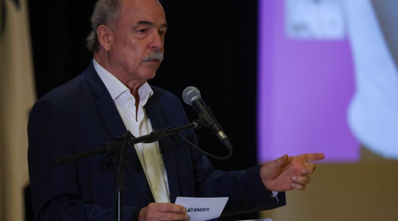 Na Mesa com Datena recebe o presidente do BNDES, Aloizio Mercadante