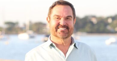 Imagem institucional de Du Kawasaki em contexto político no Espírito Santo