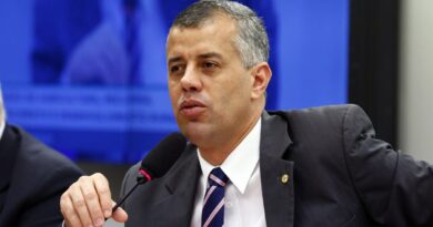 Deputado Evair de Mello em retrato; possível candidatura ao Senado 2026