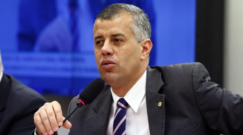 Deputado Evair de Mello em retrato; possível candidatura ao Senado 2026