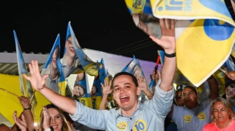 Pazolini em evento com apoiadores durante cenário eleitoral no ES