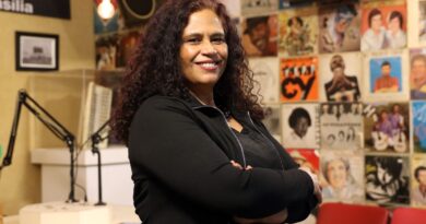 Beatriz Arcoverde, da EBC, vence categoria do Prêmio Mulheres Raras