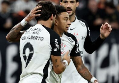 Corinthians derrota Peñarol para seguir 100% na Libertadores
