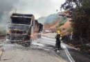 Mulher morre em acidente entre moto e caminhão que pegou fogo em rodovia de Itaguaçu