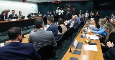Pedido de vista adia votação da PEC do fim da escala 6X1