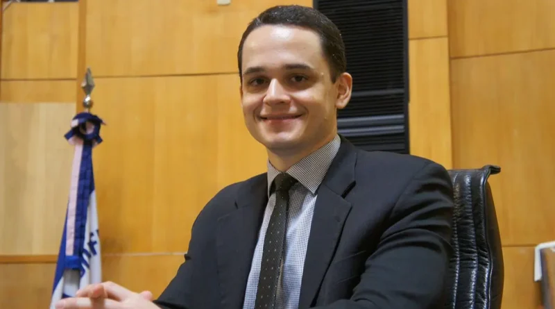 Imagem institucional de Lorenzo Pazolini relacionada a pesquisa eleitoral no ES