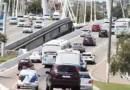Veículos circulam em avenida de Vitória durante ações de segurança viária