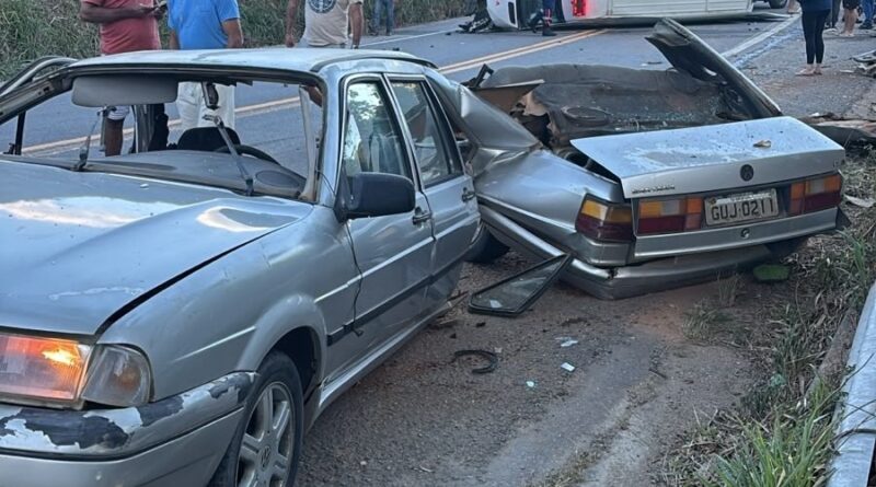 Bebê de 11 meses morre após acidente entre ambulância e carro na BR 262 no ES