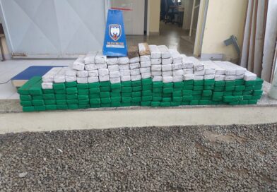 Homem é preso com mais de 160 quilos de maconha em sacos de ração no Norte do ES