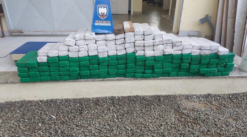 Homem é preso com mais de 160 quilos de maconha em sacos de ração no Norte do ES