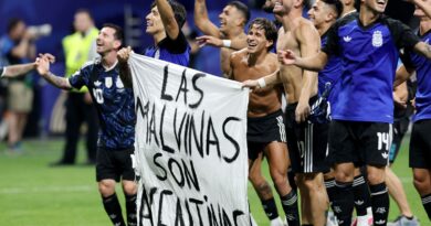 Ato de jogadores argentinos reacende debate sobre domínio das Malvinas
