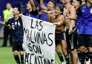 Ato de jogadores argentinos reacende debate sobre domínio das Malvinas