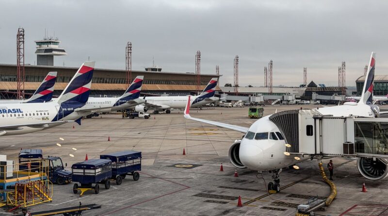 Anvisa atualiza regras de segurança sanitária para aviões e aeroportos