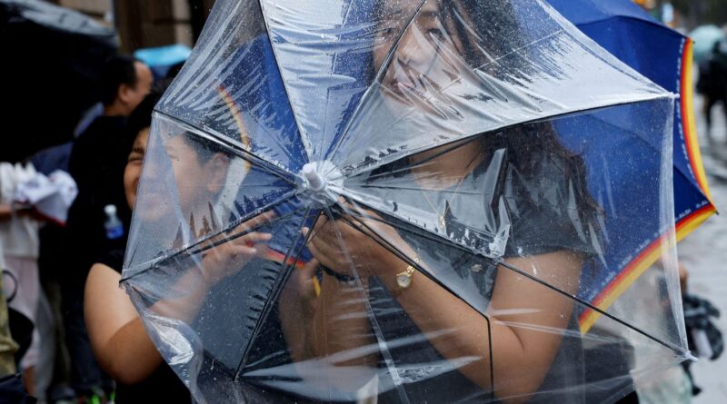 Chuva forte atinge Pequim durante passagem do tufão Dolphin