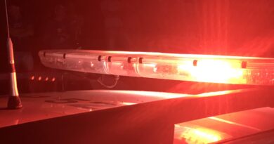 Parentes encontram homem assassinado a facadas no quintal de casa em Pedro Canário