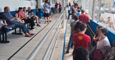 Paulistanos enfrentam filas para tomar vacina contra sarampo