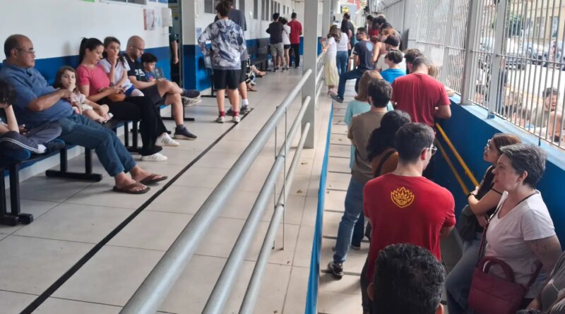 Paulistanos enfrentam filas para tomar vacina contra sarampo