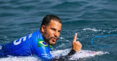 WSL: Ítalo Ferreira domina tubos em Teahupo’o e avança às semifinais