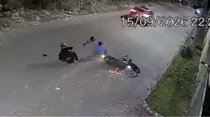 Dupla em moto roubada é derrubada por motorista durante tentativa de assalto em São Gabriel da Palha; veja vídeo