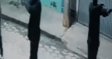 Homens encapuzados atiram contra açougue de família de sargento da PM em Jaguaré; veja vídeo