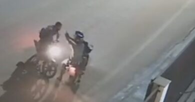Jovem é assassinado a tiros após parar para conversar com homens de moto em Rio Bananal; veja vídeo