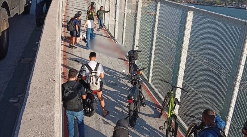 Motociclista morre após ser arremessado para a Ciclovia da Vida em acidente na Terceira Ponte