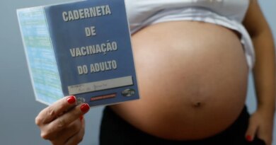 Resistência às vacinas contra gripe e covid coloca gestantes em risco